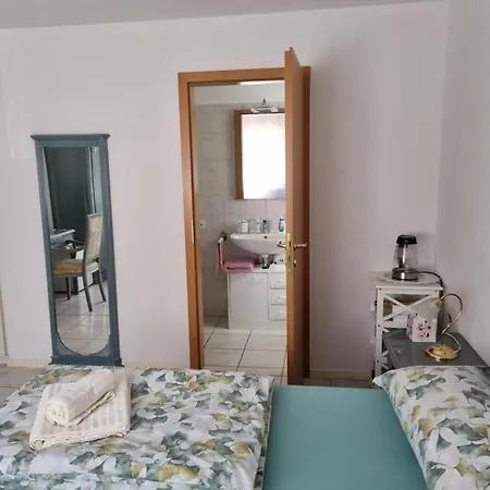 Guest house A U R O R A *